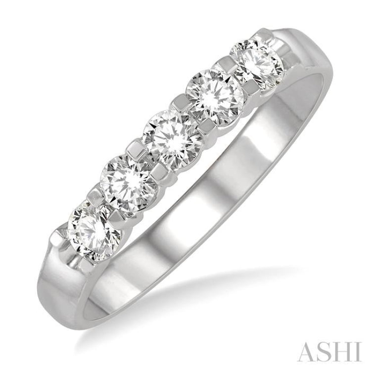 1/2 Ctw 5 Stone Round Cut Diamond Wedding Band in 14K White Gold
