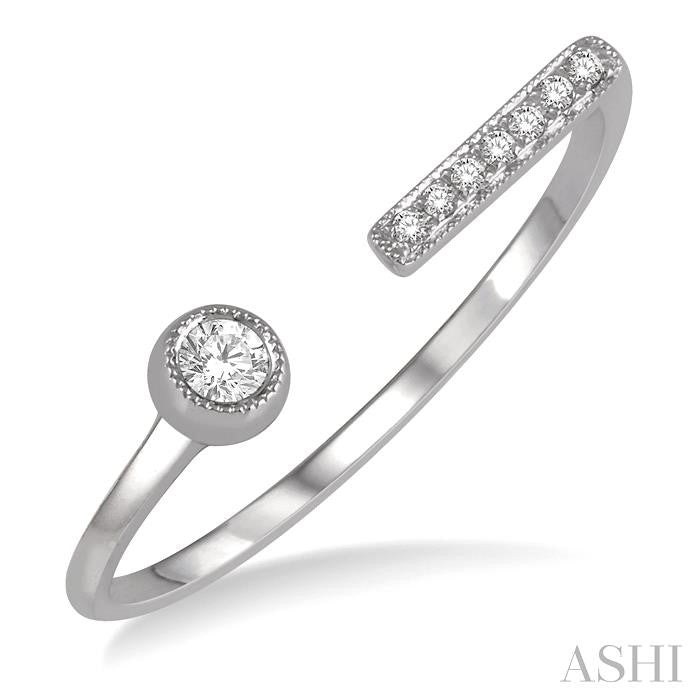 1/10 Ctw Flat Open Top Circular Head Round Cut Diamond Fashion Ring in 14K White Gold