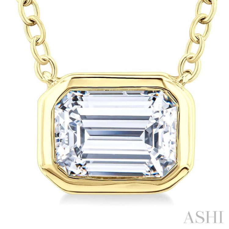 1/4 Ctw Emerald Pie Cut Diamond Fashion Pendant With Chain in 14K Yellow Gold