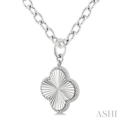 1/10 Ctw Clover Fluted Medallion Round Cut Diamond Pendant With Chain in Sterling Silver