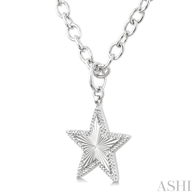 1/10 Ctw Star Fluted Medallion Round Cut Diamond Pendant With Chain in Sterling Silver