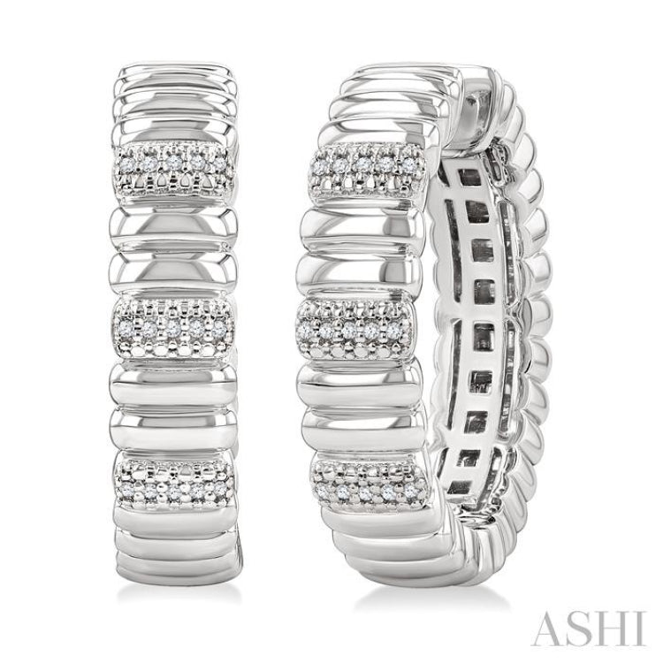 1/10 Ctw Wide Ribbed Plain Polished and Round Cut Diamond Bold Fashion Hoop Earrings in Sterling Silver
