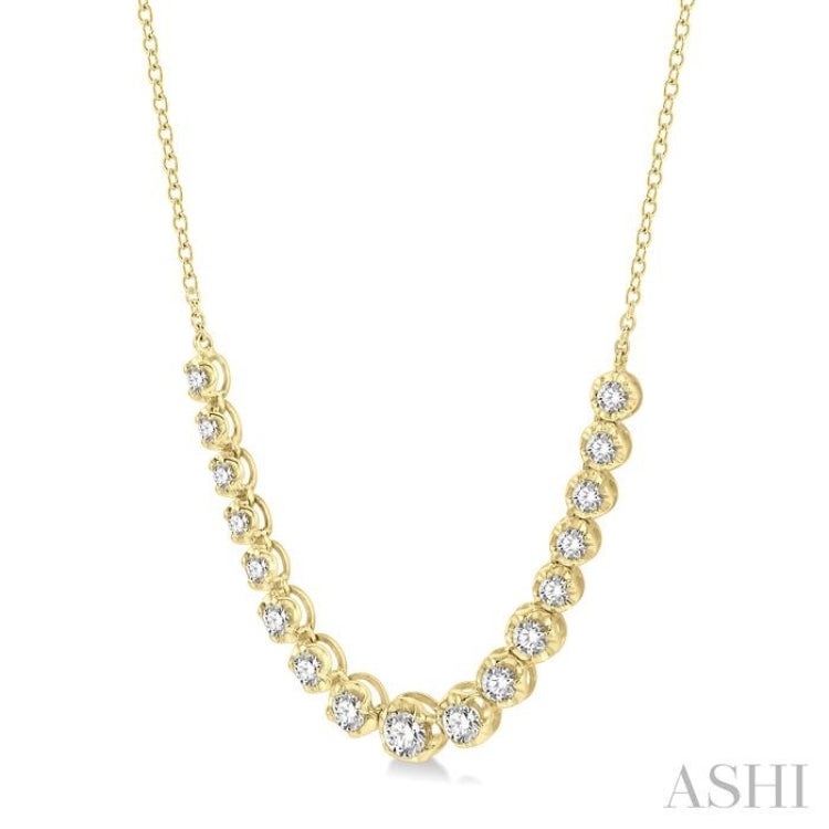 1 Ctw Round Cut Diamond Illusion Necklace in 10K Yellow Gold