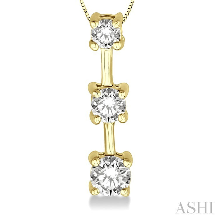 1/2 Ctw Three Stone Round Cut Diamond Pendant in 14K Yellow Gold with Chain