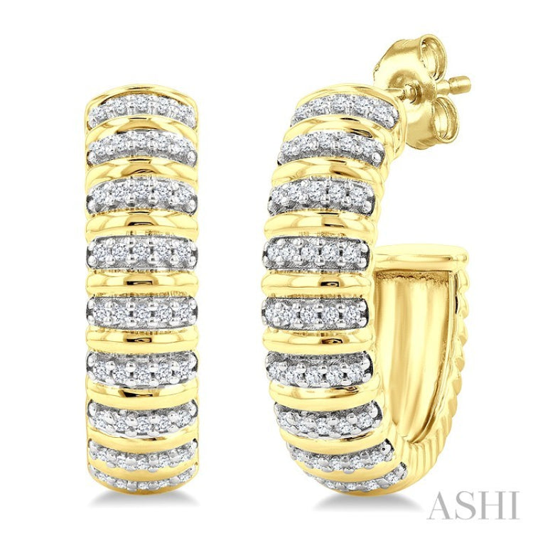 1/4 Ctw Ribbed Round Cut Diamond Half Hoop Earring in 14K Yellow Gold