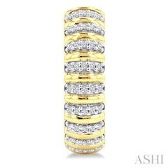 1/4 Ctw Ribbed Round Cut Diamond Half Hoop Earring in 14K Yellow Gold