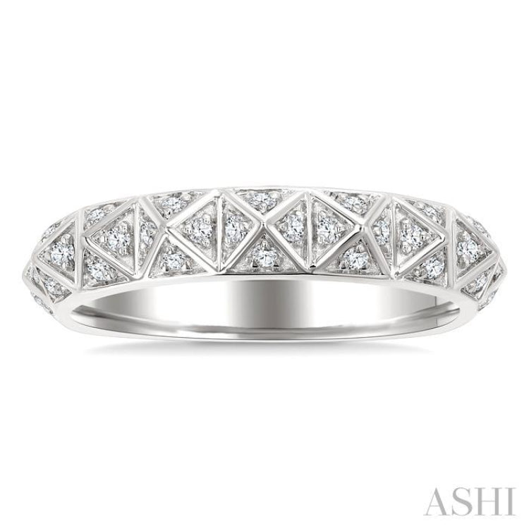 1/5 Ctw Pyramid Accent Round Cut Diamond Fashion Band in 10K White Gold