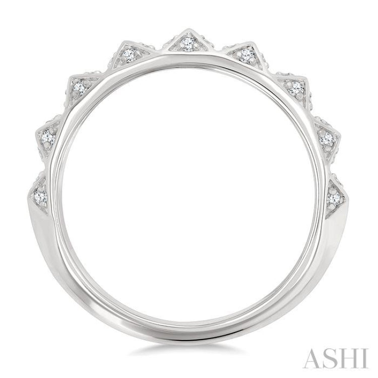 1/5 Ctw Pyramid Accent Round Cut Diamond Fashion Band in 10K White Gold