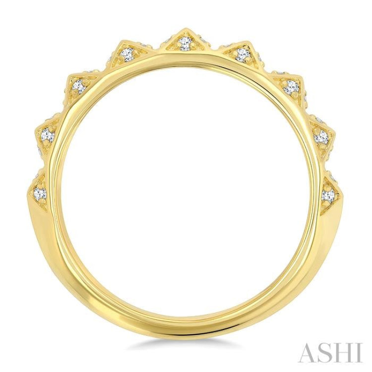 1/5 Ctw Pyramid Accent Round Cut Diamond Fashion Band in 10K Yellow Gold