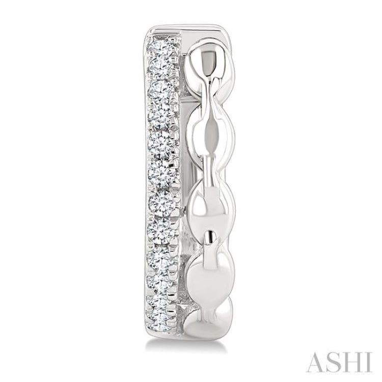 1/10 Ctw Round Cut Diamond Open Link Petite Huggie Earrings in 10K White Gold