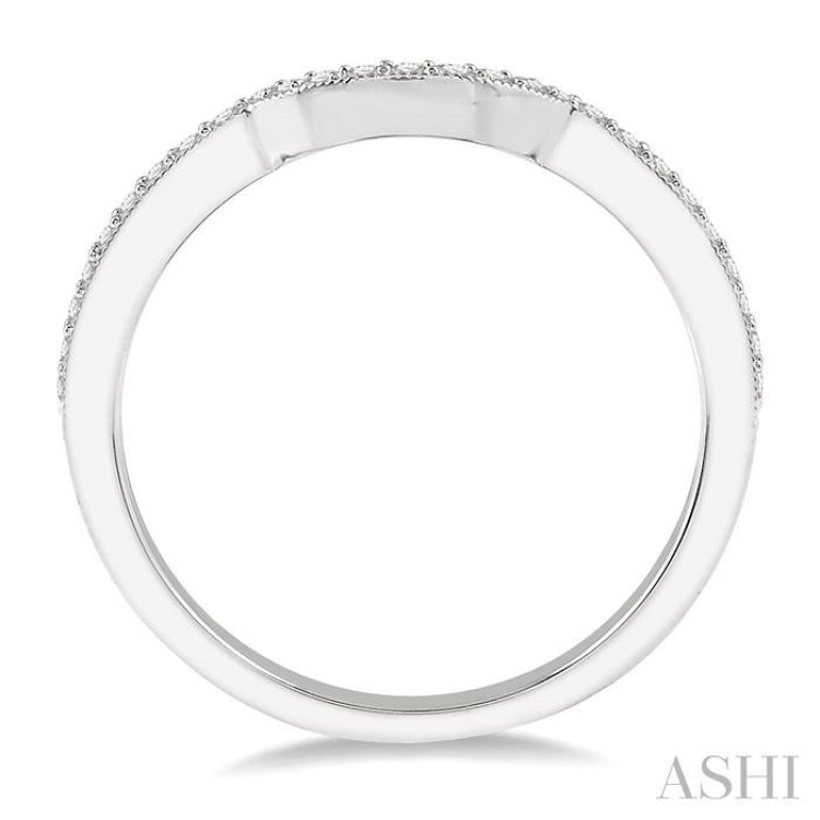 1/5 Ctw Curved Center Round Cut Diamond Wedding Band in 14K White Gold