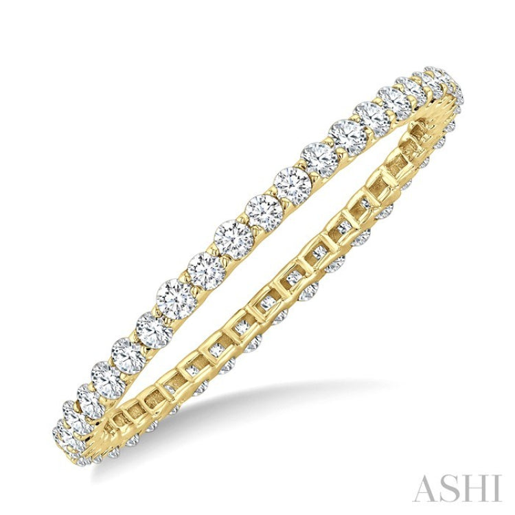 1/2 Ctw Round Cut Diamond Eternity Wedding Band in 14K Yellow Gold