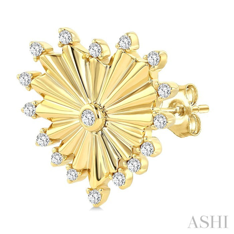 1/5 Ctw Round Cut Diamond Heart Fluted Fashion Earrings in 10K Yellow Gold
