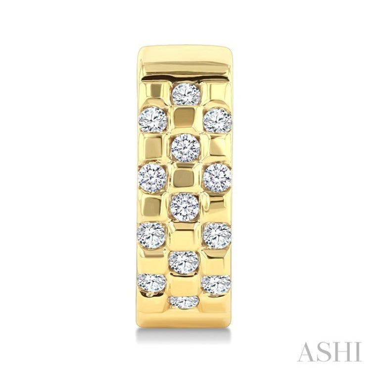 1/4 Ctw Round Cut Diamond Checkered Half Hoop Fashion Earrings in 10K Yellow Gold