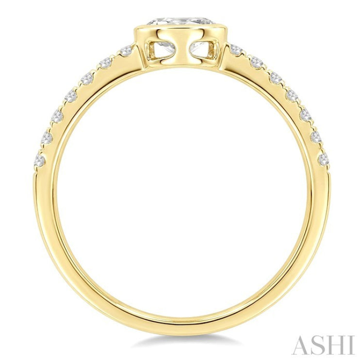 1/2 Ctw East-West Oval Cut and Round Cut Diamond Ring in 14K Yellow Gold