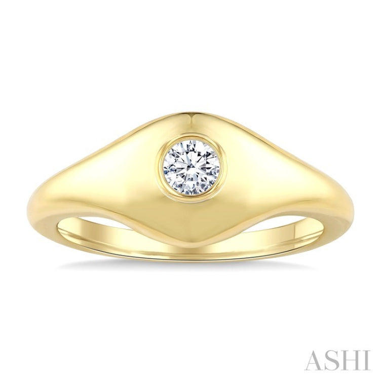 1/5 Ctw Round Cut Diamond Fashion Signet Ring in 10K Yellow Gold