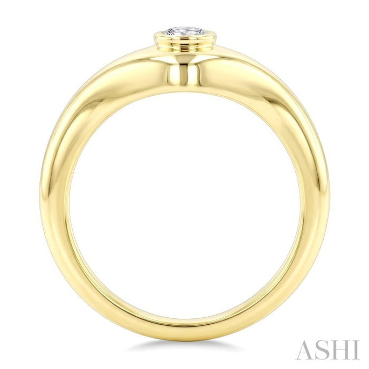 1/5 Ctw Round Cut Diamond Fashion Signet Ring in 10K Yellow Gold