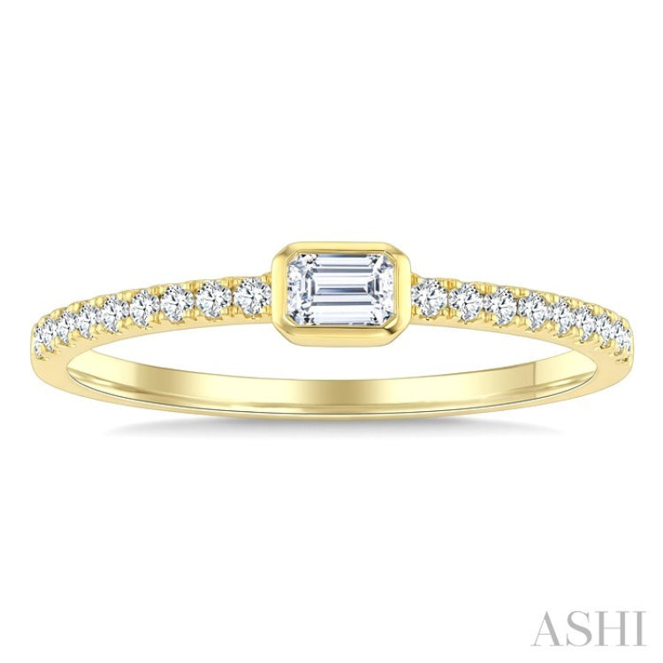1/3 Ctw Bezel Set Emerald and Round Cut Diamond Fashion Ring in 14K Yellow Gold