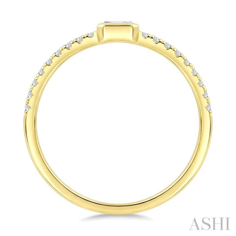 1/3 Ctw Bezel Set Emerald and Round Cut Diamond Fashion Ring in 14K Yellow Gold