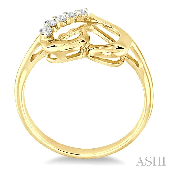1/10 Ctw Round Cut Diamond Journey Heart Ring in 14K Yellow Gold