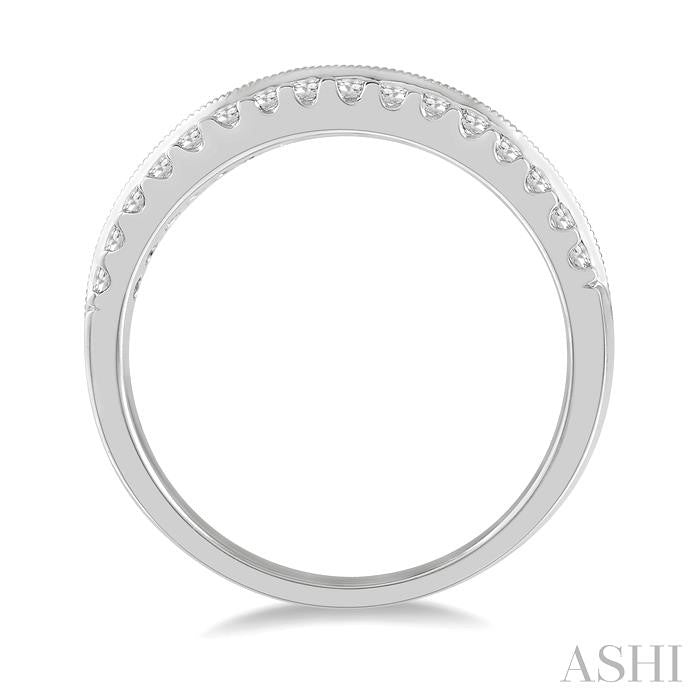 1/4 Ctw Milgrain Wall Round Cut Diamond Wedding Band in 14K White Gold