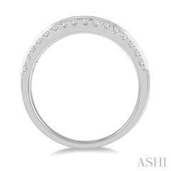 1/4 Ctw Milgrain Wall Round Cut Diamond Wedding Band in 14K White Gold