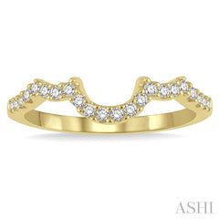 1/6 Ctw Curved Center Flighted Wings Round Cut Diamond Wedding Band in 14K Yellow Gold