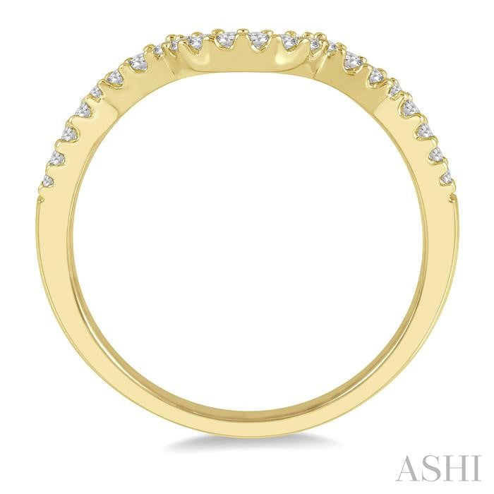 1/6 Ctw Curved Center Flighted Wings Round Cut Diamond Wedding Band in 14K Yellow Gold