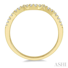 1/6 Ctw Curved Center Flighted Wings Round Cut Diamond Wedding Band in 14K Yellow Gold