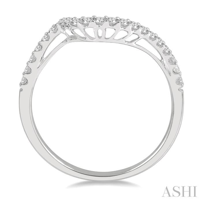1/5 Ctw Inverted Chevron Deep Curve Round Cut Diamond Wedding Band in 14K White Gold