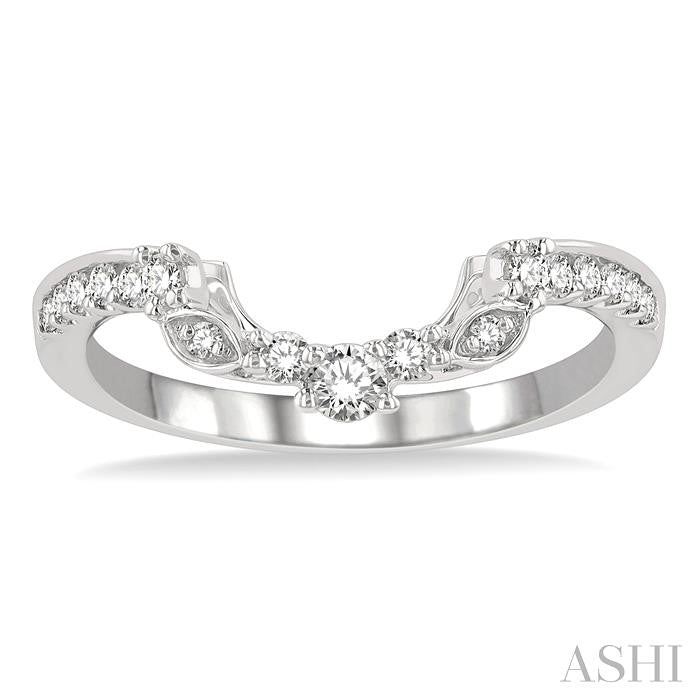 1/3 Ctw Curved Center Round Cut Diamond Wedding Band in 14K White Gold