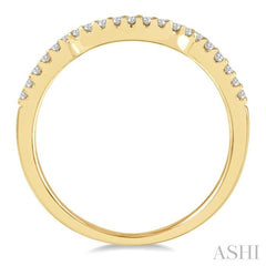 1/6 Ctw Cradle Center Round Cut Diamond Wedding Band in 14K Yellow Gold
