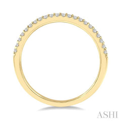 1/10 Ctw Round Cut Diamond Wedding Band in 14K Yellow Gold