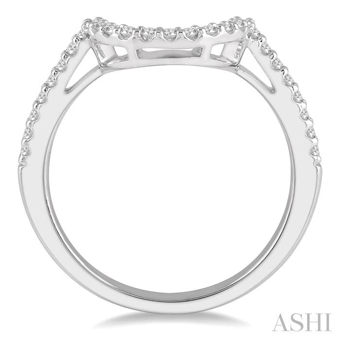 1/5 Ctw Curved Center Round Cut Diamond Wedding Band in 14K White Gold