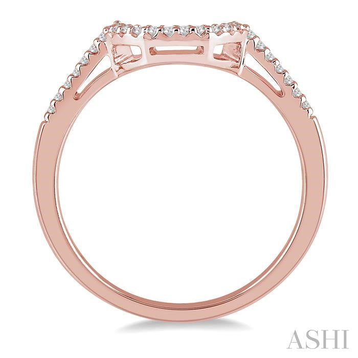 1/10 Ctw Curved Center Round Cut Diamond Wedding Band in 14K Rose Gold