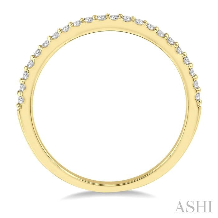 1/10 Ctw Round Cut Diamond Wedding Band in 14K Yellow Gold
