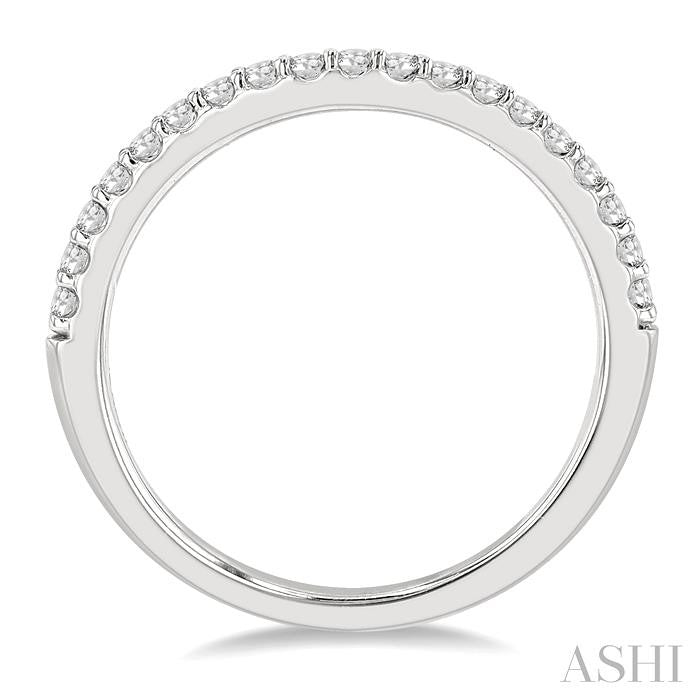 1/4 Ctw Curved Round Cut Diamond Wedding Band in 14K White Gold