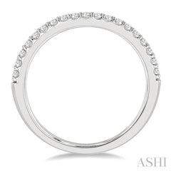 1/4 Ctw Curved Round Cut Diamond Wedding Band in 14K White Gold