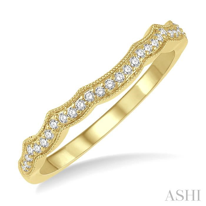 1/6 Ctw Curvy Round Cut Diamond Wedding Band in 14K Yellow Gold