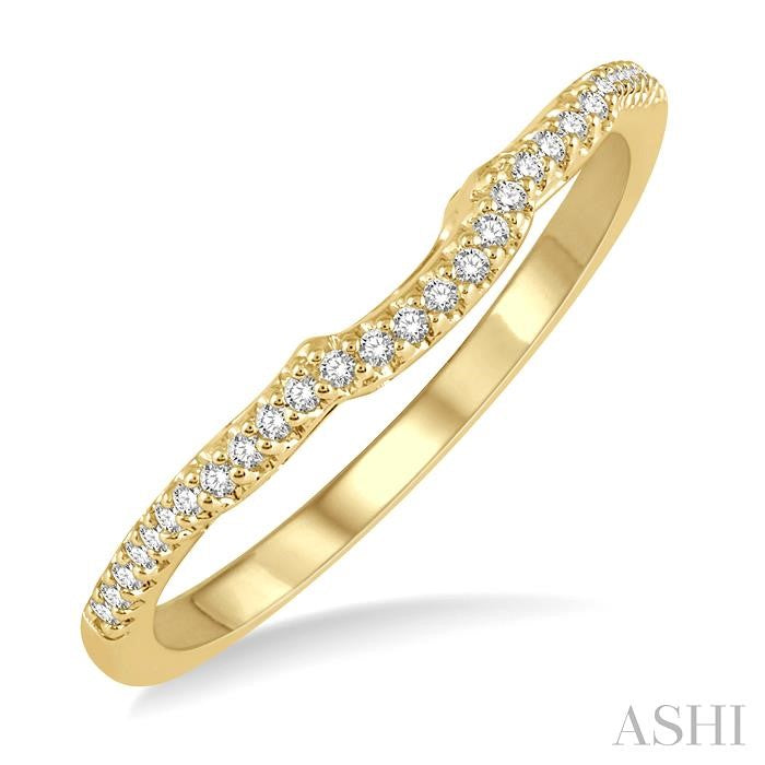 1/10 Ctw Curved Round Cut Diamond Wedding Band in 14K Yellow Gold