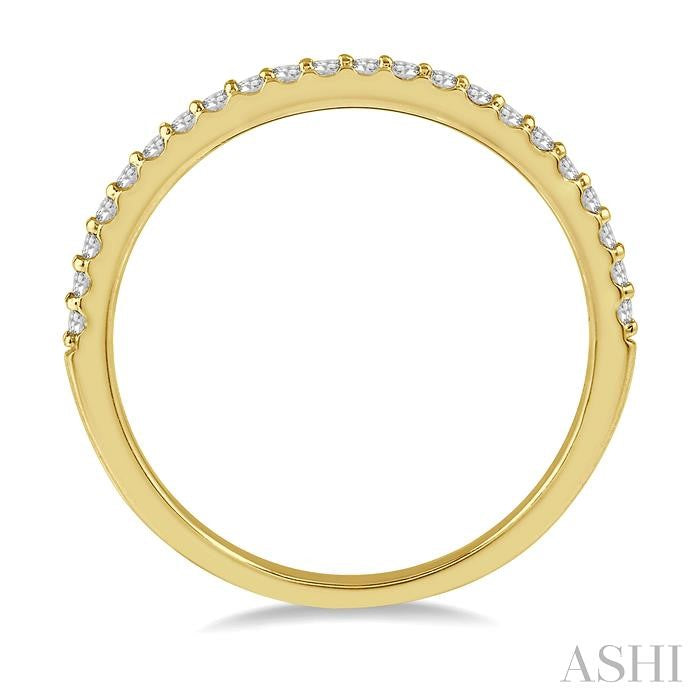 1/6 Ctw Round Cut Diamond Wedding Band in 14K Yellow Gold