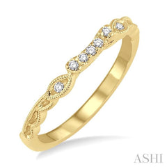 1/20 Ctw Round Cut Diamond Wedding Band in 14K Yellow Gold