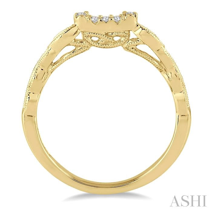 1/20 Ctw Round Cut Diamond Wedding Band in 14K Yellow Gold