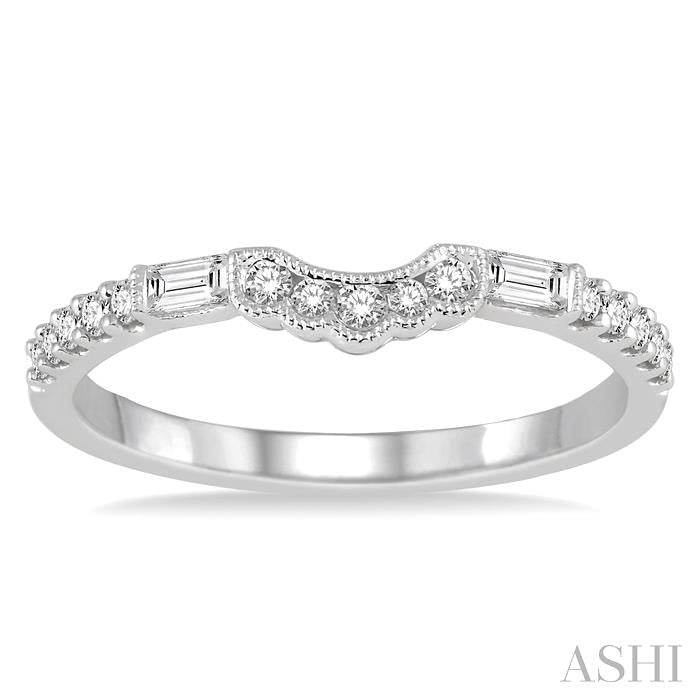 1/4 Ctw Lattice Arch Baguette and Round Cut Diamond Wedding Band in 14K White Gold