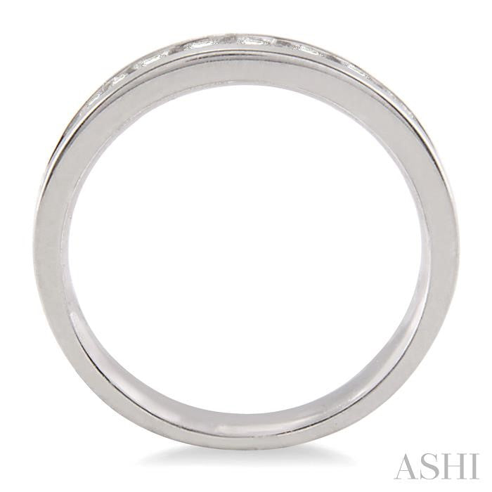 1/2 Ctw Round Cut Diamond Wedding Band in 14K White Gold