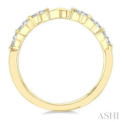 1/4 Ctw Marquise Cut Diamond Fashion Curved Band in 14K Yellow Gold