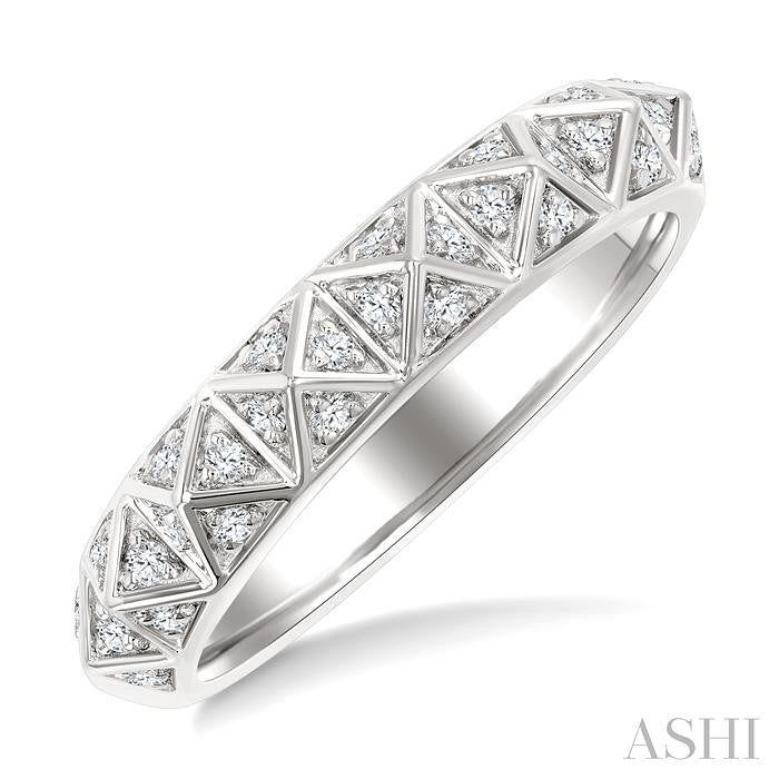 1/5 Ctw Pyramid Accent Round Cut Diamond Fashion Band in 10K White Gold