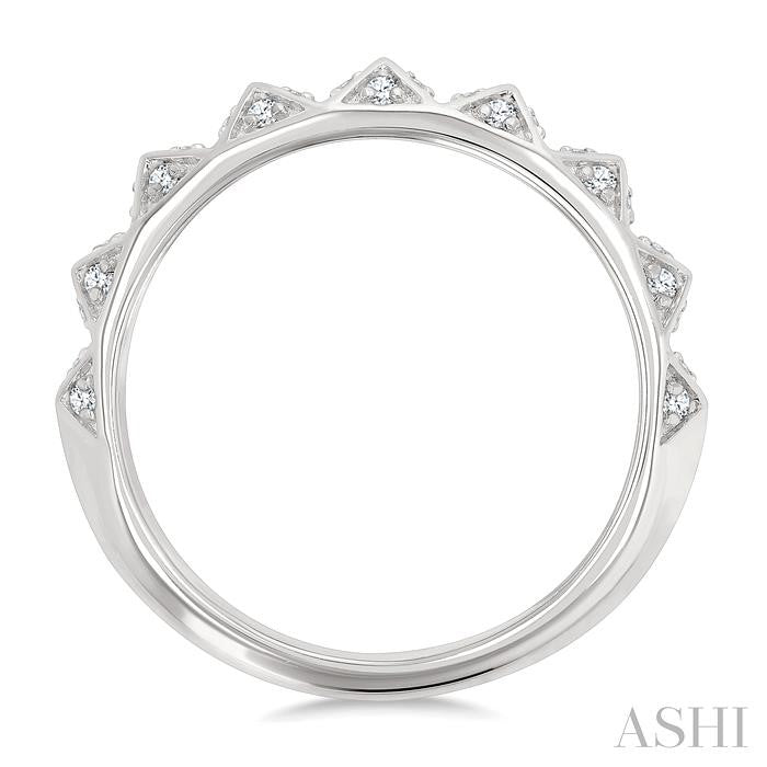 1/5 Ctw Pyramid Accent Round Cut Diamond Fashion Band in 10K White Gold
