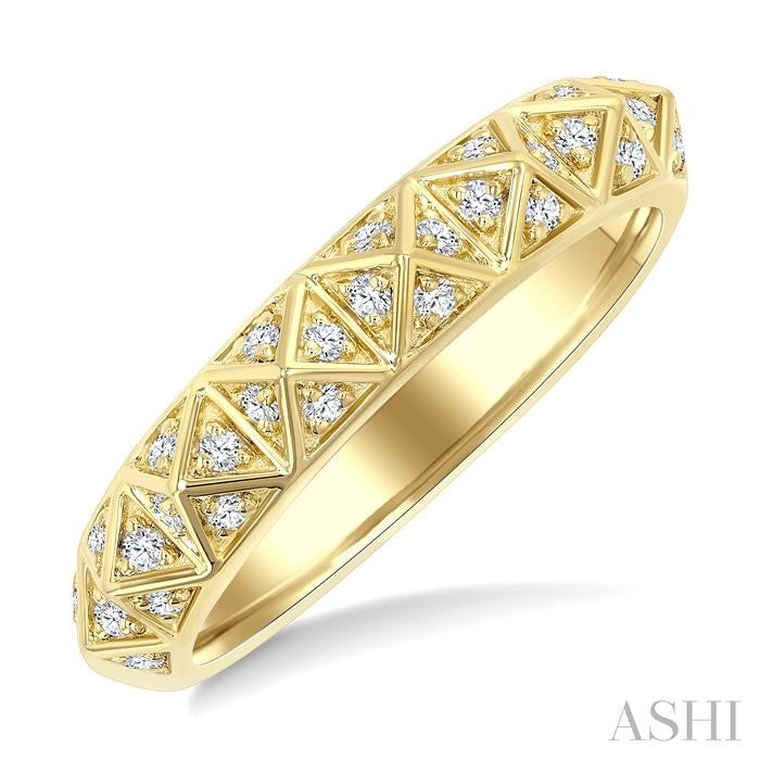 1/5 Ctw Pyramid Accent Round Cut Diamond Fashion Band in 10K Yellow Gold
