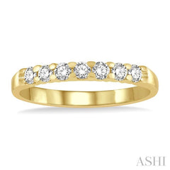 1/4 Ctw 7 Stone Round Cut Diamond Wedding Band in 14K Yellow Gold